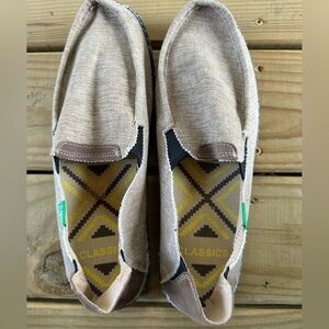 NWOT Men’s slip on canvas shoes, Lightweight and comfortable! 12